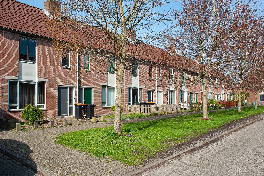 Straatbeeld Groef, Stijl en Messing