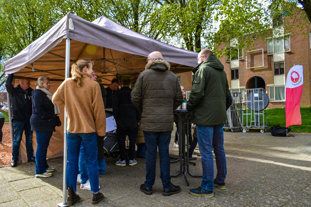 Buurtbewoners praten mee over de inrichting van Groef, Stijl en Messing tijdens inloopmiddag dinsdag 9 april